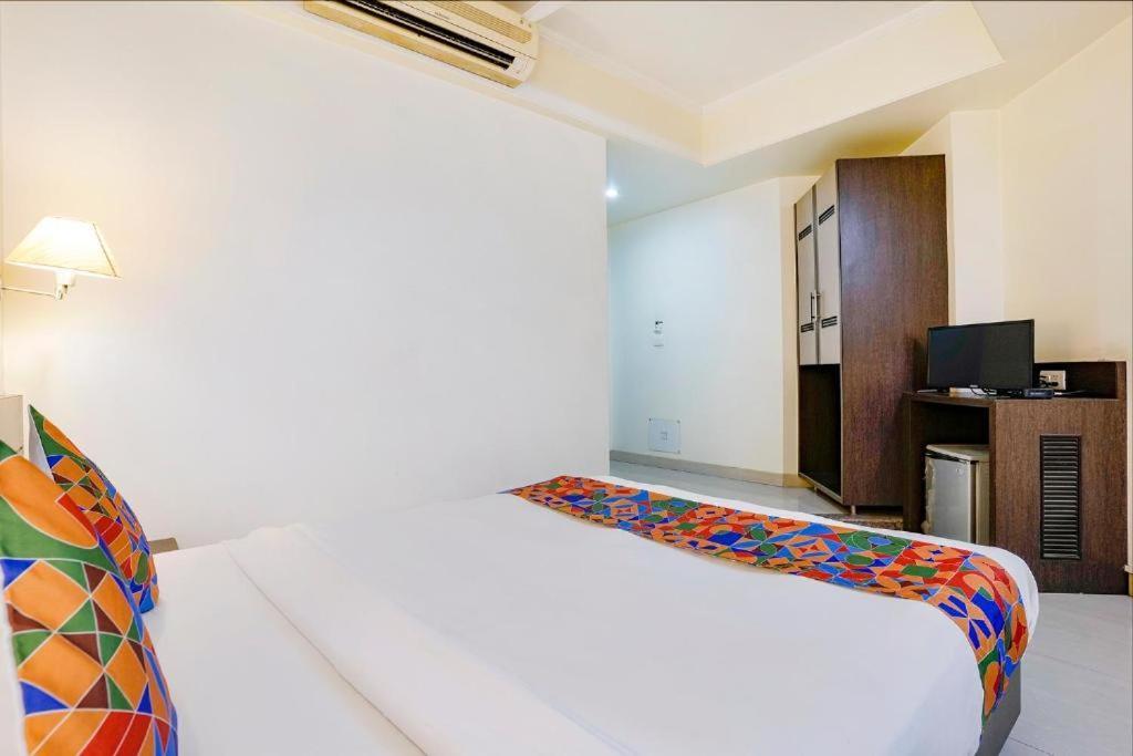 Gandharva Residency Swargate Hotel Pune Exterior foto