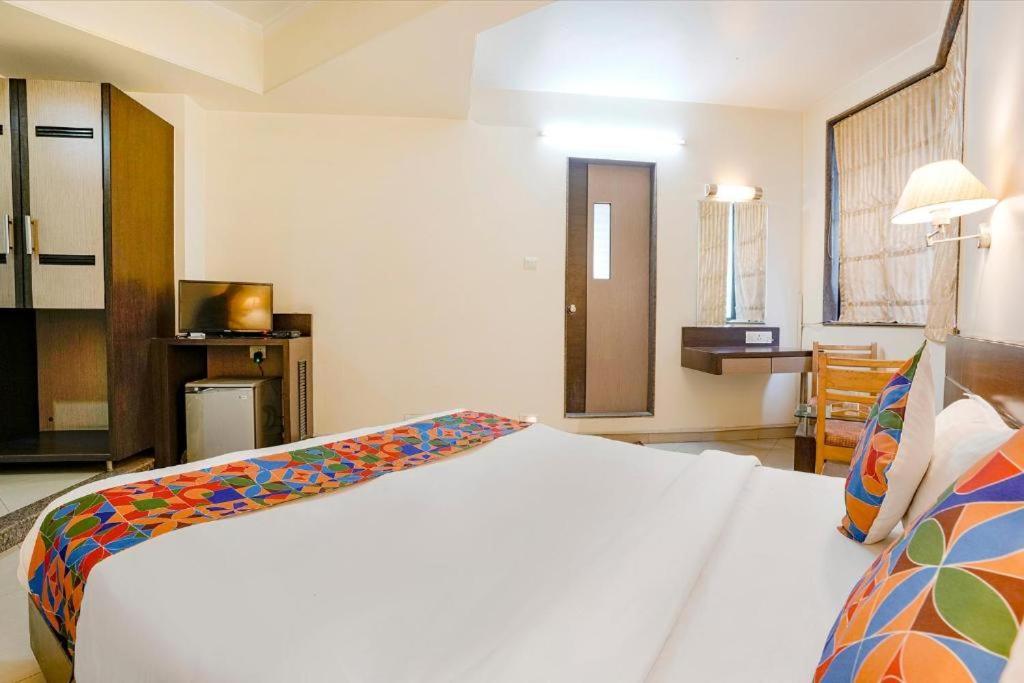 Gandharva Residency Swargate Hotel Pune Exterior foto